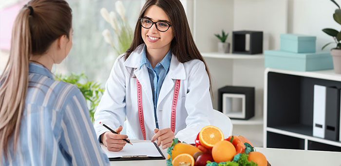 patient receiving nutrition counseling in Campbell