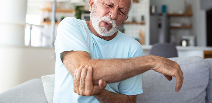 patient needing bursitis treatment in Campbell