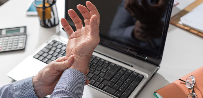 patient needing carpal tunnel syndrome treatment in Campbell