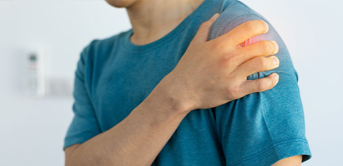 patient needing shoulder pain treatment in Campbell